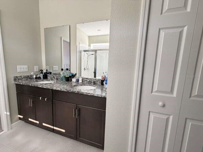 Building Photo - 2293 Treasure Hill St