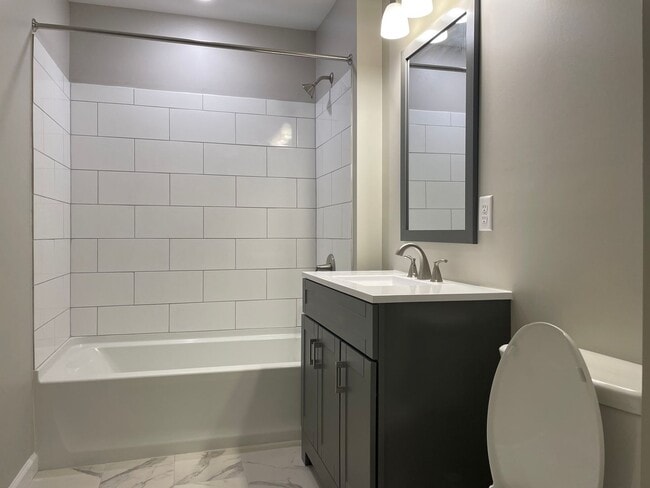 Building Photo - Unit for Rent