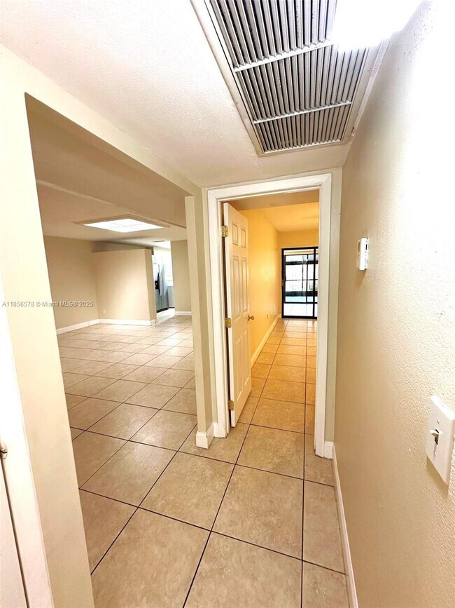 Building Photo - 6731 Kingsmoor Way