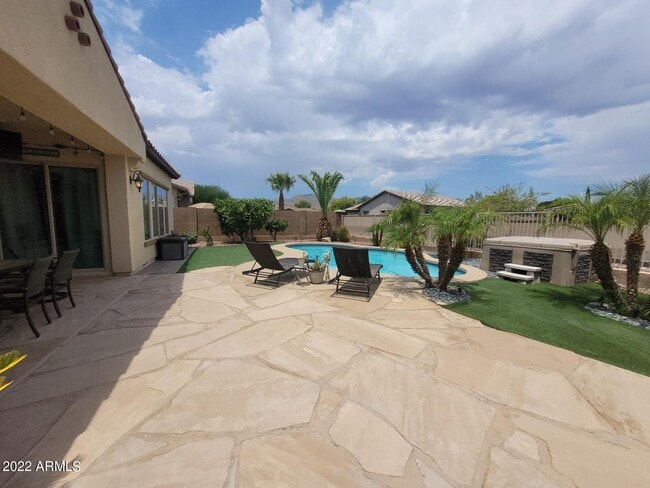 Building Photo - 19350 W Oregon Ave