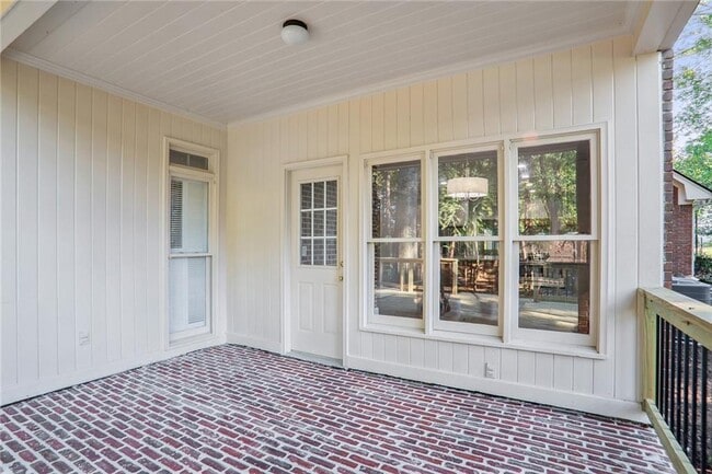 Building Photo - 8900 River Trace Dr