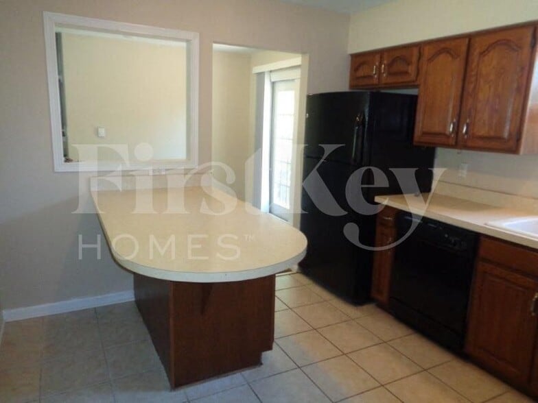 Building Photo - 501 Harmony Dr