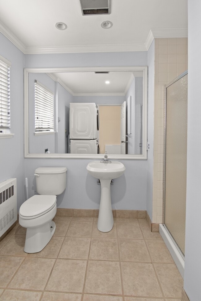 Building Photo - 7 River Rd