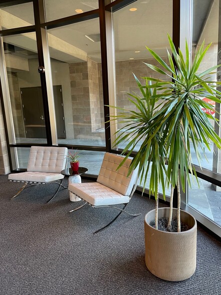 Building Photo - 851 W Front St