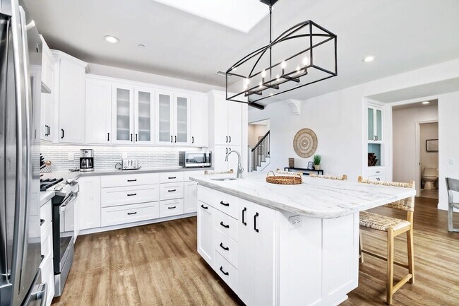 Building Photo - 541 San Dieguito Dr