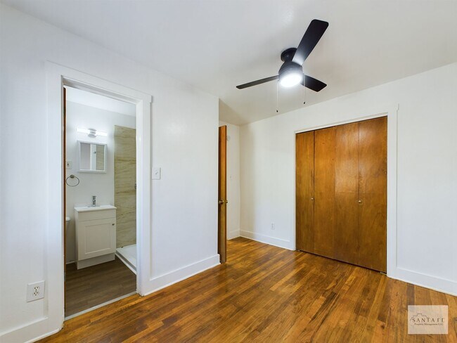 Building Photo - Acequia Madre -452