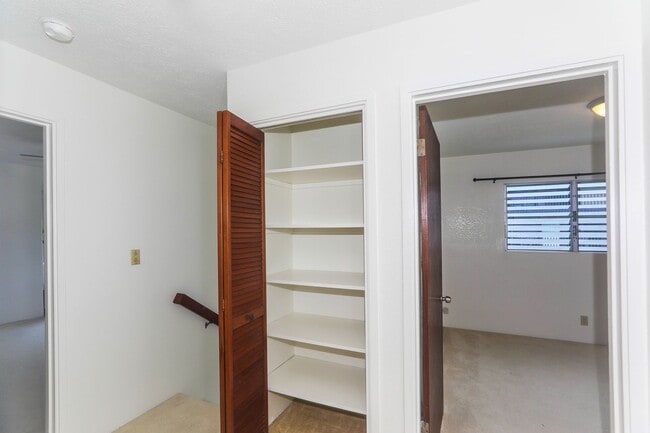 Building Photo - Kaneohe Woods – 3BR/2.5BA home with Mounta...