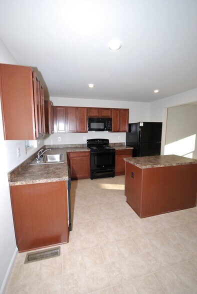 Building Photo - 293 Sage Circle