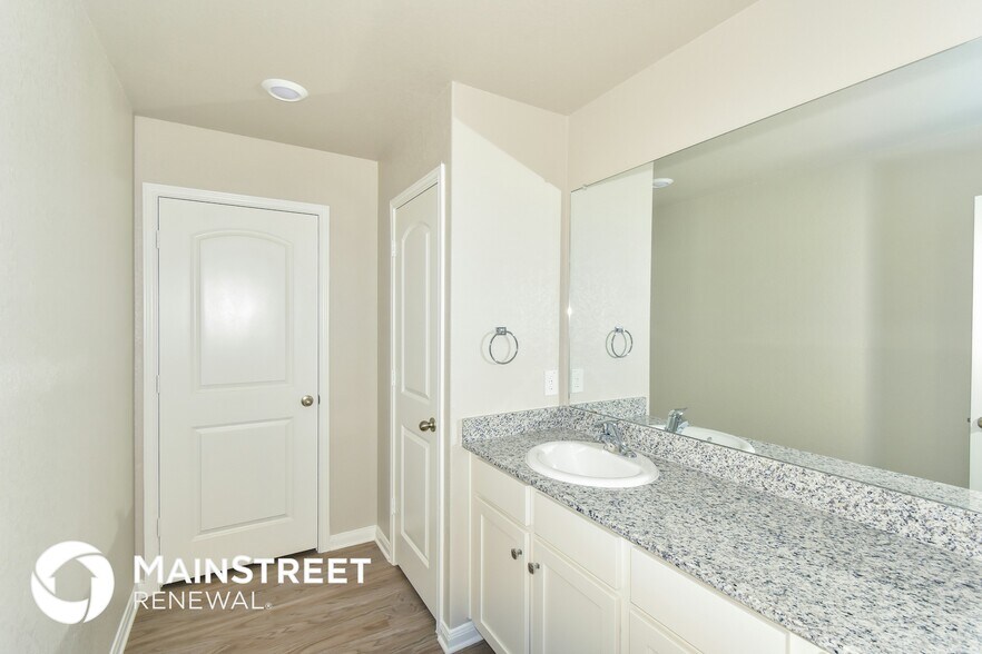 Building Photo - 3107 Begonia Bend