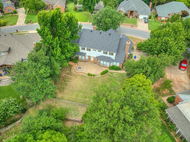 Building Photo - Spacious Home + East Edmond + 4 bedrooms