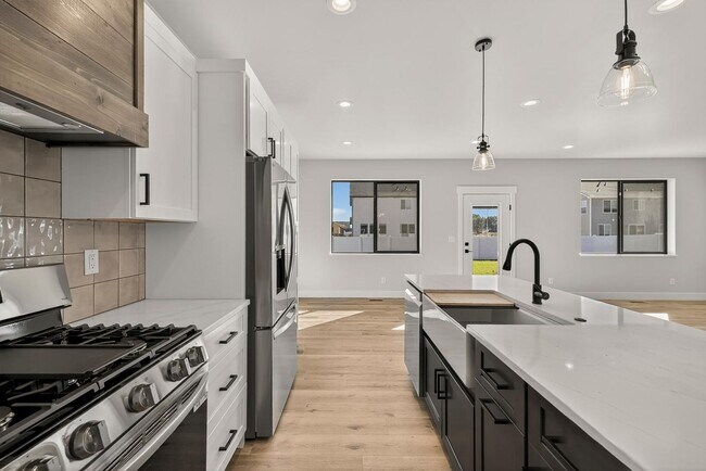 Building Photo - K551LI