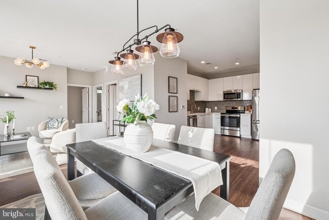 Building Photo - 989 S Buchanan St