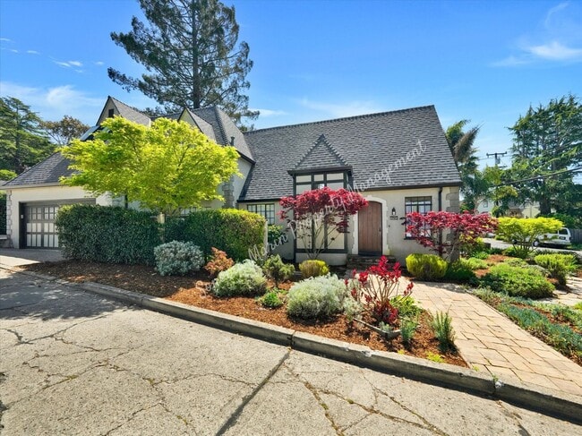 Building Photo - Charming Mill Valley Home Available ~ Walk Downtown ~ Great Location