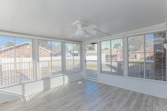 Building Photo - Beautiful for rent home located in central Virginia Beach