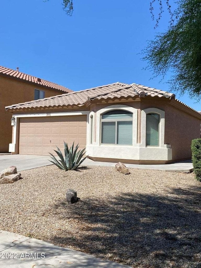 Building Photo - 39974 W Thornberry Ln