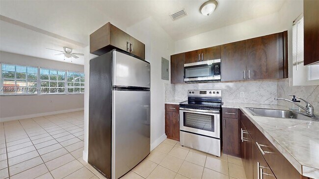 Building Photo - 200 SW 19th Ave