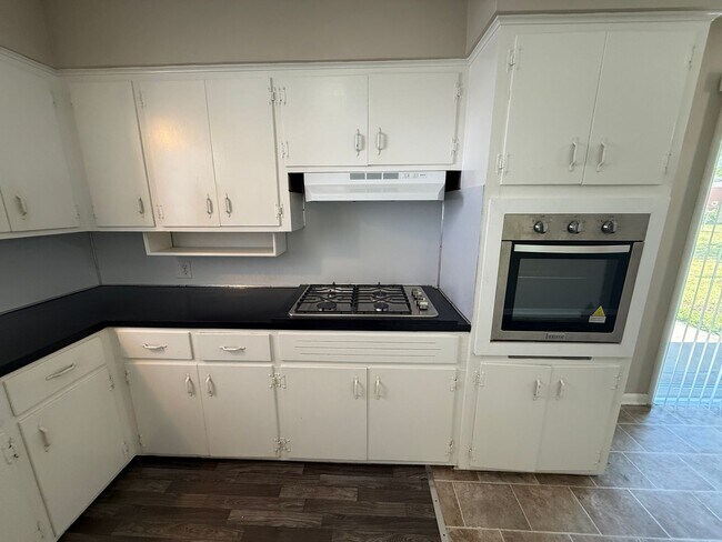 Building Photo - 3 bedroom in Broken Arrow