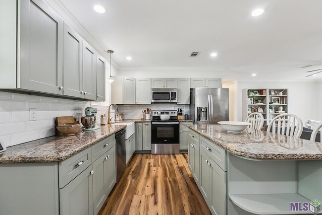 Building Photo - 9152 Woodbine St