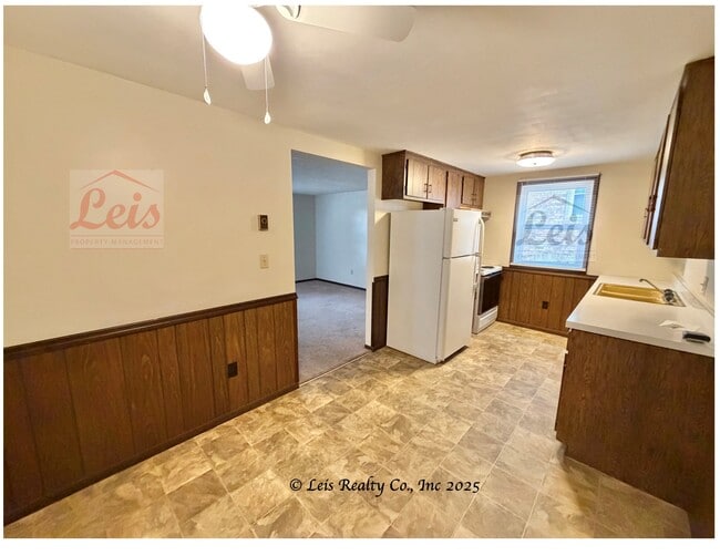 Building Photo - 1525 Saratoga Dr