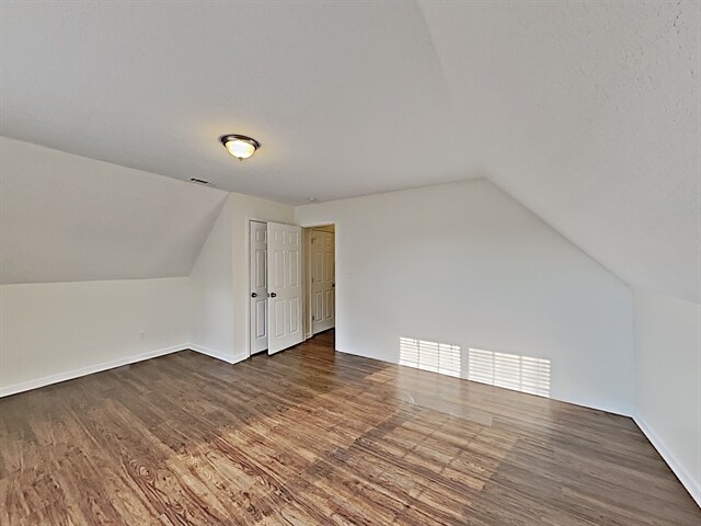 Building Photo - 46 Eastlake Landing