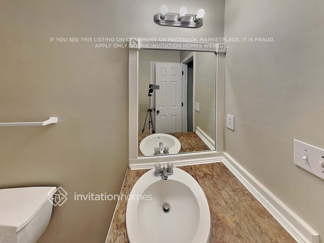 Building Photo - 48 Fenwick Ct