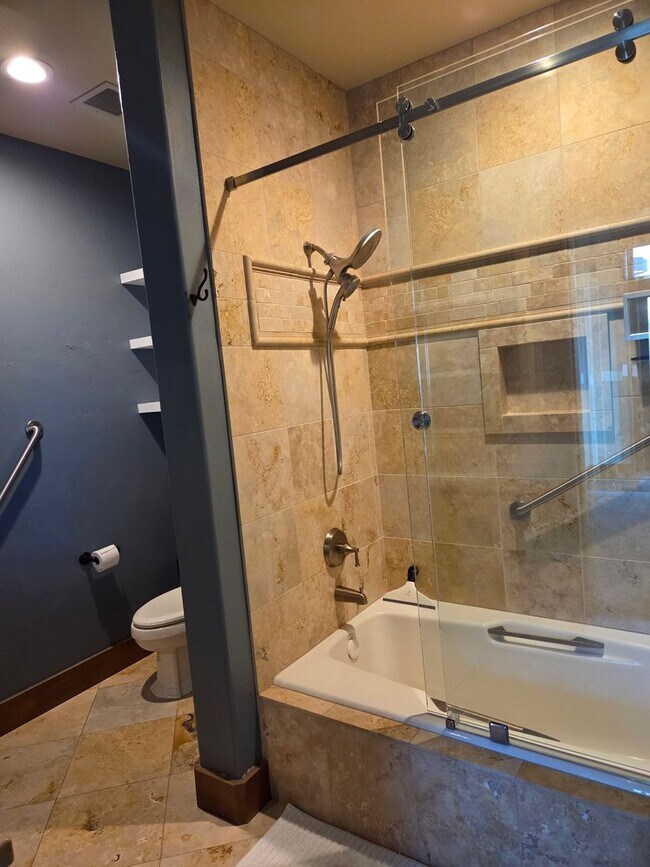 Building Photo - Franklin Crossing Building Condominium