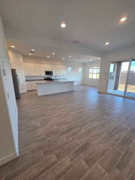 Building Photo - 23039 E Roundup Way