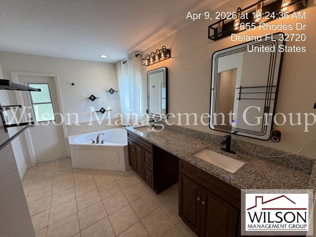 Building Photo - 655 Rhodes Dr