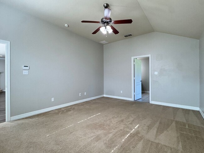 Building Photo - 5805 Thompson Pl