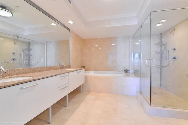 Building Photo - 17201 Collins Ave