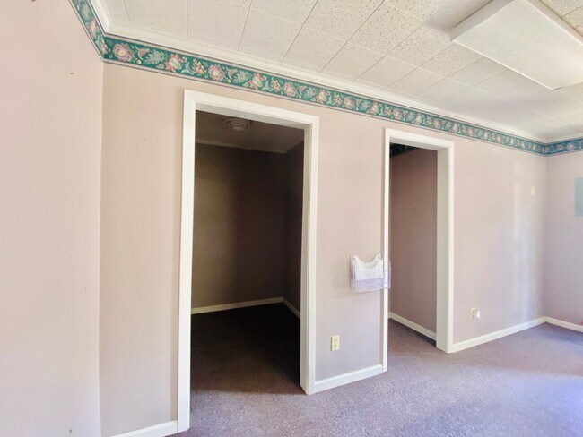 Building Photo - Charming 3 bed/2 bath home near Camellia B...