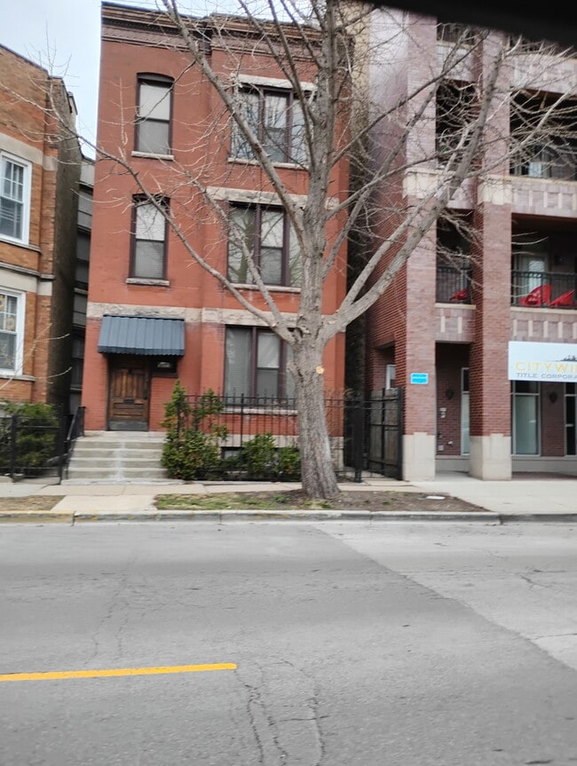 Building Photo - 1138 W Diversey Pky