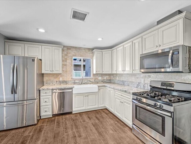 Building Photo - Beautiful 3 BD, 1.5 BA Remodeled Home in North Clairemont!