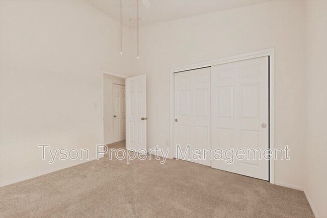 Building Photo - 7411 Peregrine Rd NE