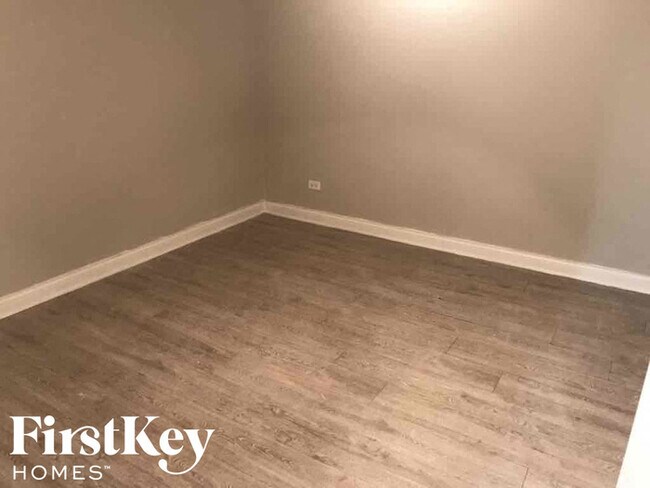 Building Photo - 16241 Lowell Ave