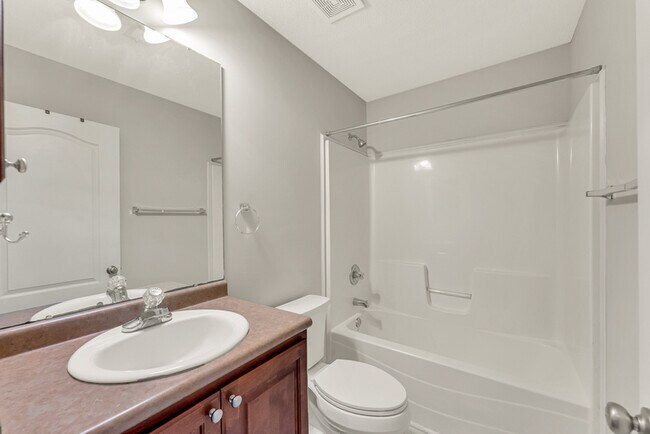 Building Photo - 211 High Green Dr