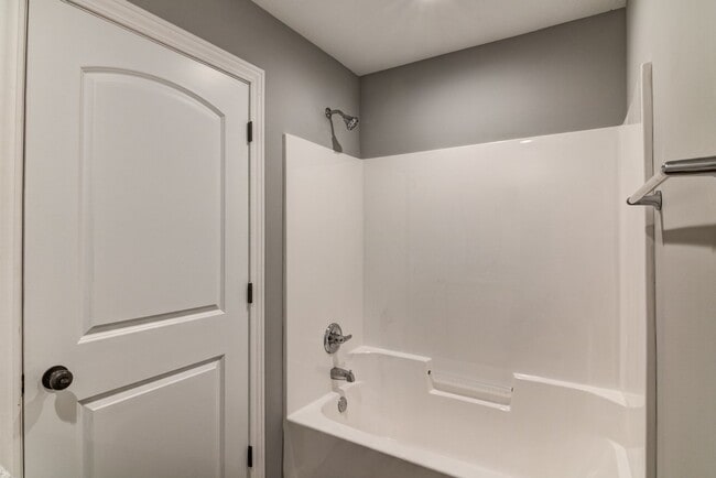 Building Photo - Like New 3 Bedroom Town Home