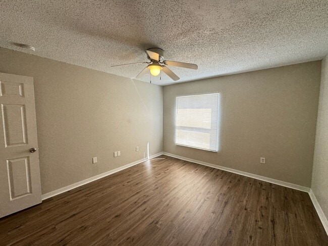 Building Photo - Spacious 4-Bedroom Home with 3 Full Baths in Whispering Trails – Pet Friendly!