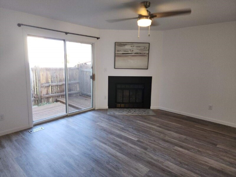 Building Photo - 2432 Lexington Village Ln