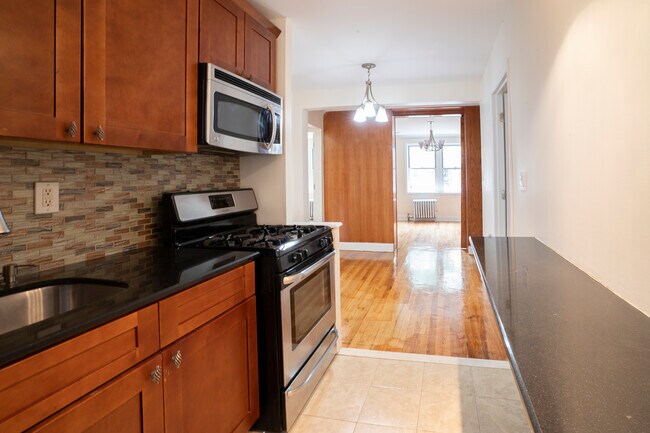 Building Photo - 667 Brooklyn Ave