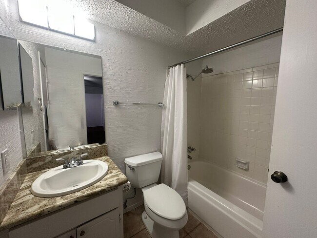 Building Photo - Charming 2-Bed Unit in Dallas! Community p...