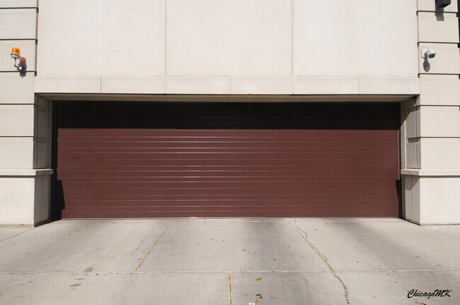 Building Photo - 828 W Grace St