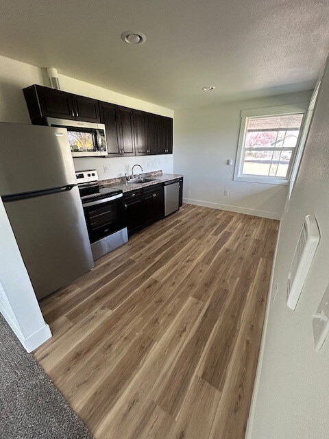 Building Photo - 301 E 4th St