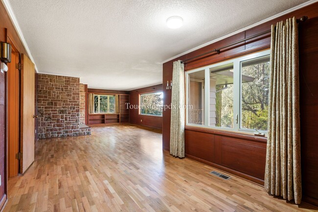 Building Photo - 4BD|2BA Home in the Hills of Happy Valley