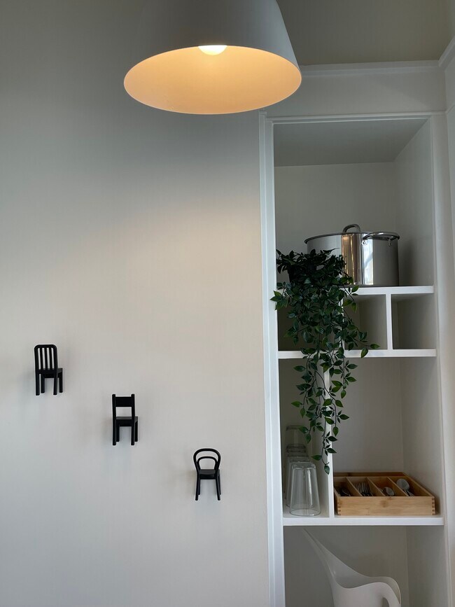 Open Shelving - 2041 Payne St