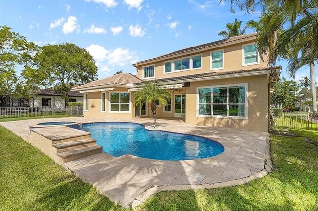 Building Photo - 11012 NW 70th Ct