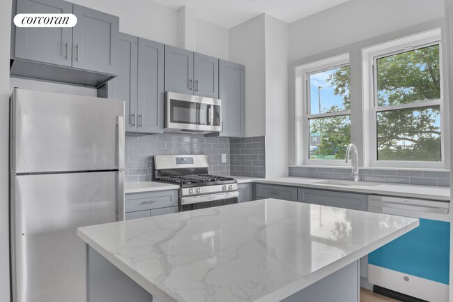 Building Photo - 155 25th St