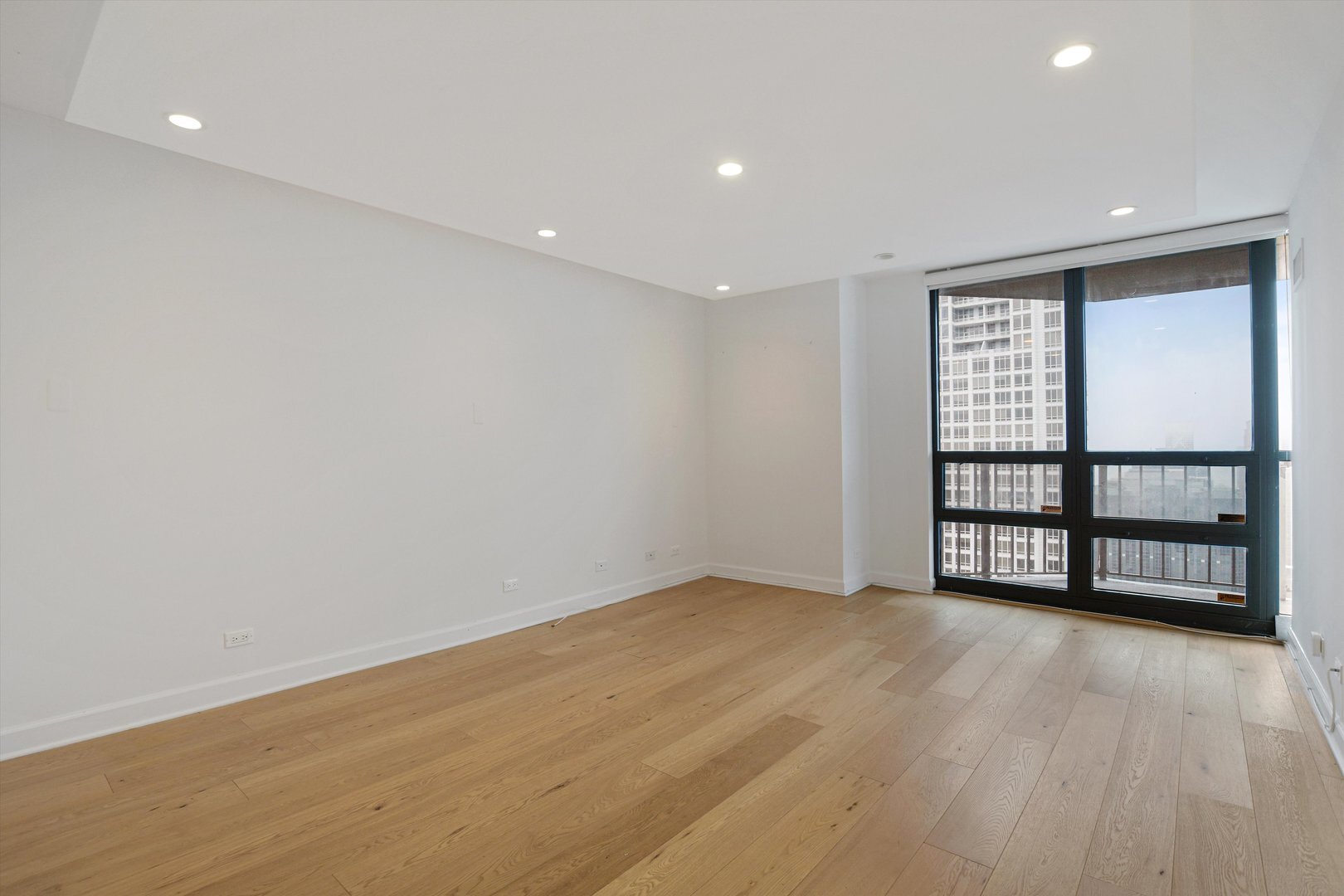 Building Photo - 10 E Ontario St