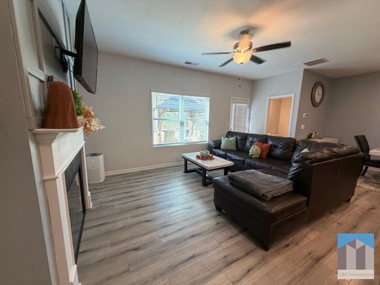 Building Photo - 7565 Knoll Hollow Rd