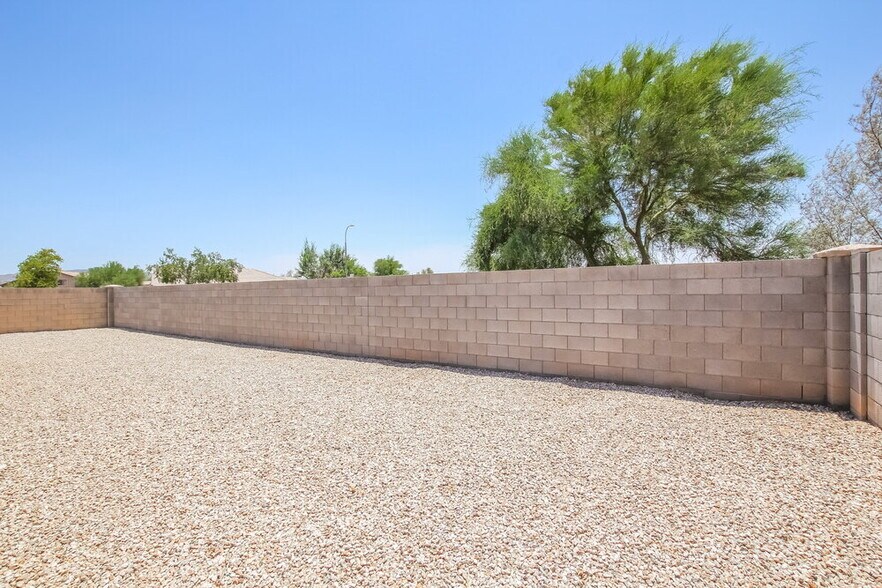 Building Photo - 5245 W Bowker St